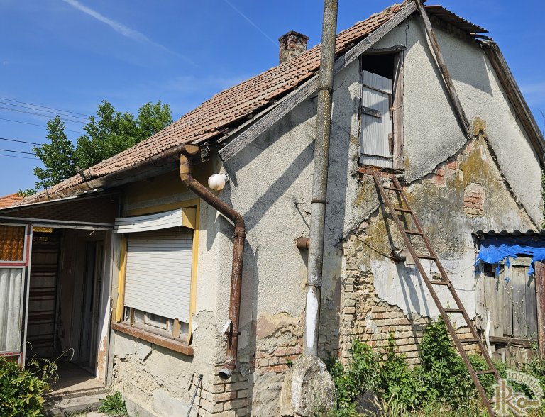 Sárbogárd, Dózsa György  67.