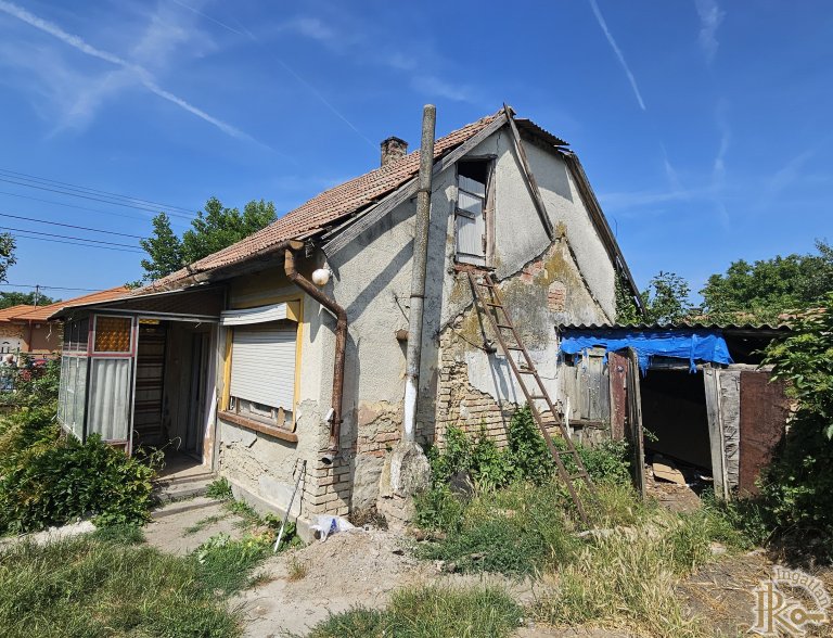 Sárbogárd, Dózsa György  67.